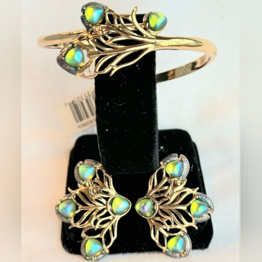 Vintage Opal Peacock earrings (clip) and bracelet set.
